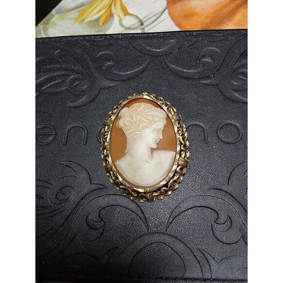 Vintage Cameo Brooch Pendant Hand Carved beautiful filigree - Picture 2 of 7
